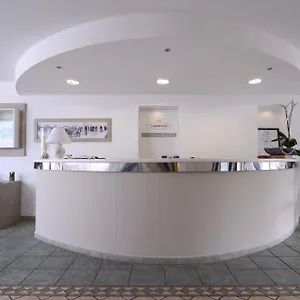 Отель Ambrosio La Corte